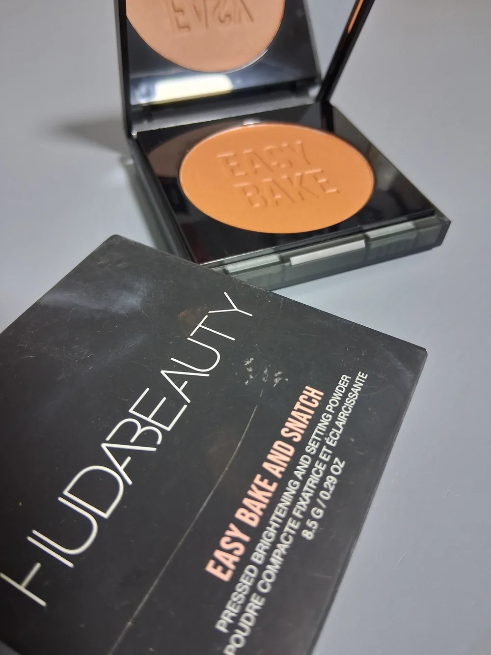 Huda Beauty Easy Bake & Snatch Pressed Brightening Setting Powder - Coffee Cake